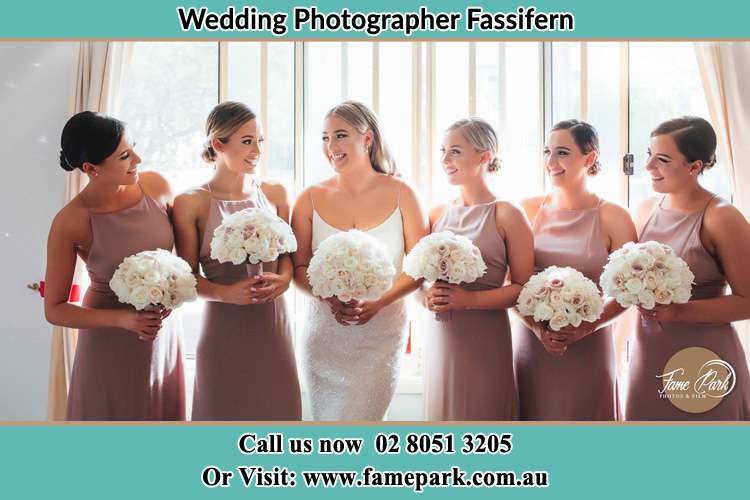 Photo of the Bride and her bridesmaids each holding a bouquet of flowers Fassifern